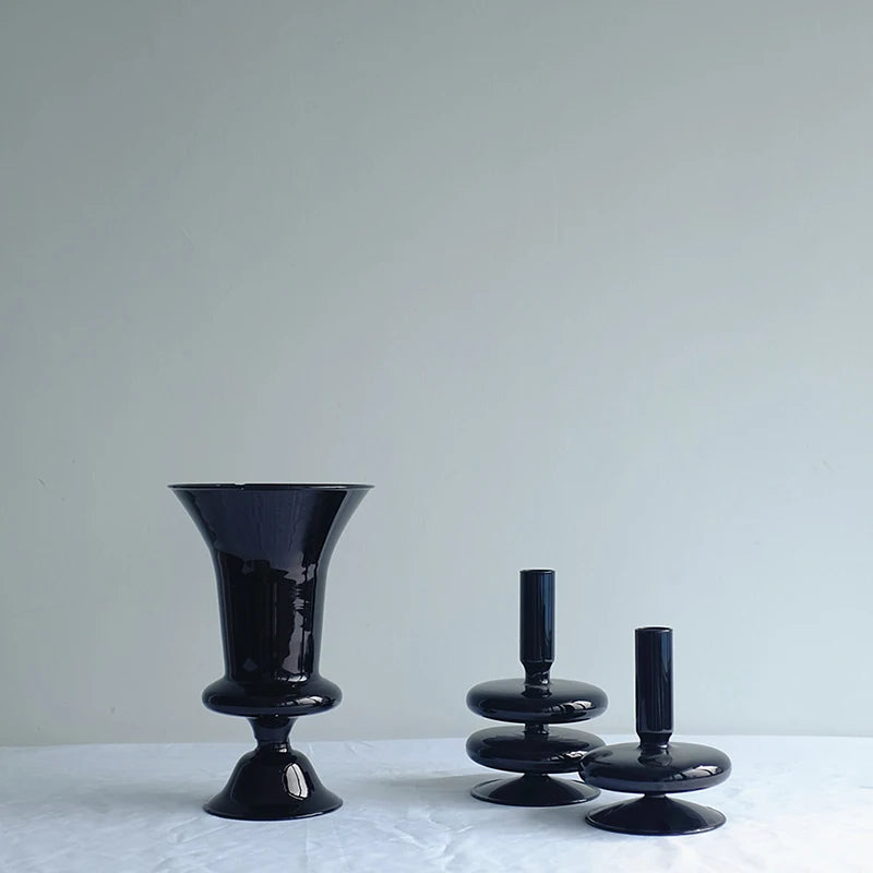 Schwarze Glasvasen-Kollektion