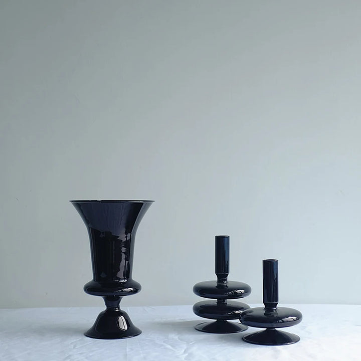 Schwarze Glasvasen-Kollektion